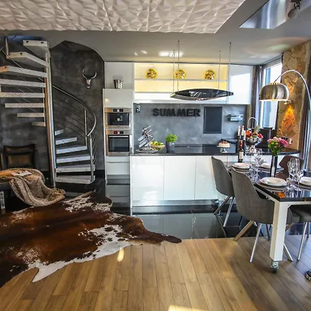 Penthouse - Luxury & Apartment